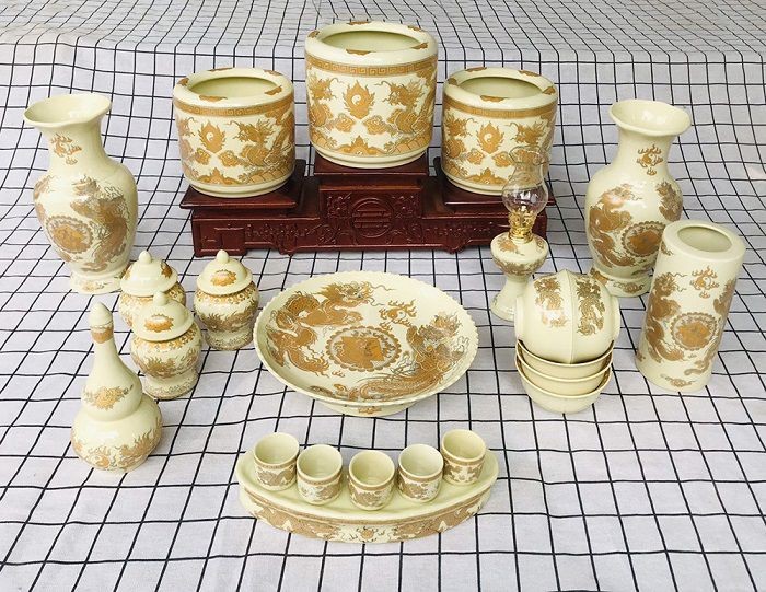 bát hương màu vàng 