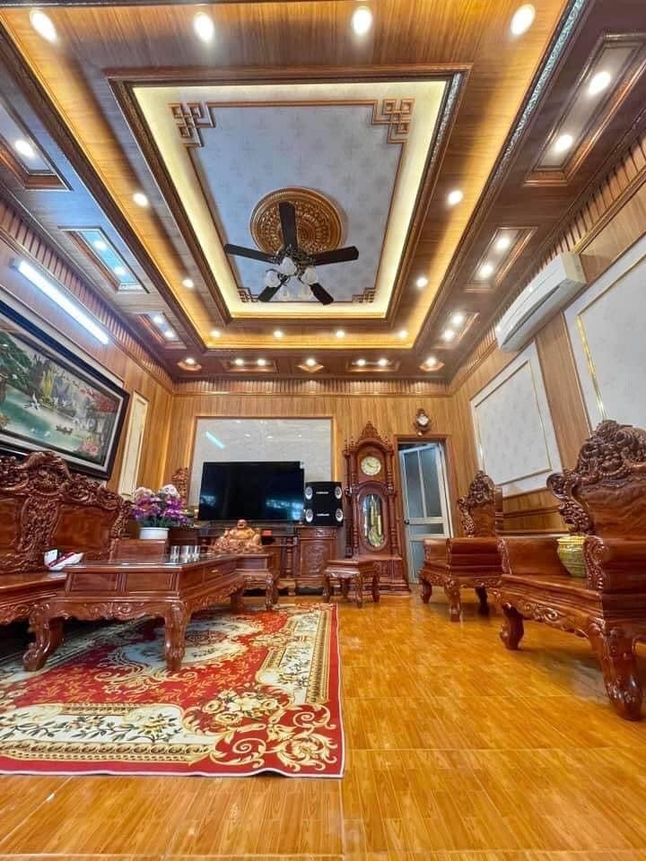 trần nhựa phòng khách 