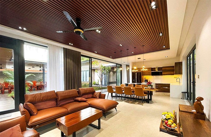 trần nhựa phòng khách 