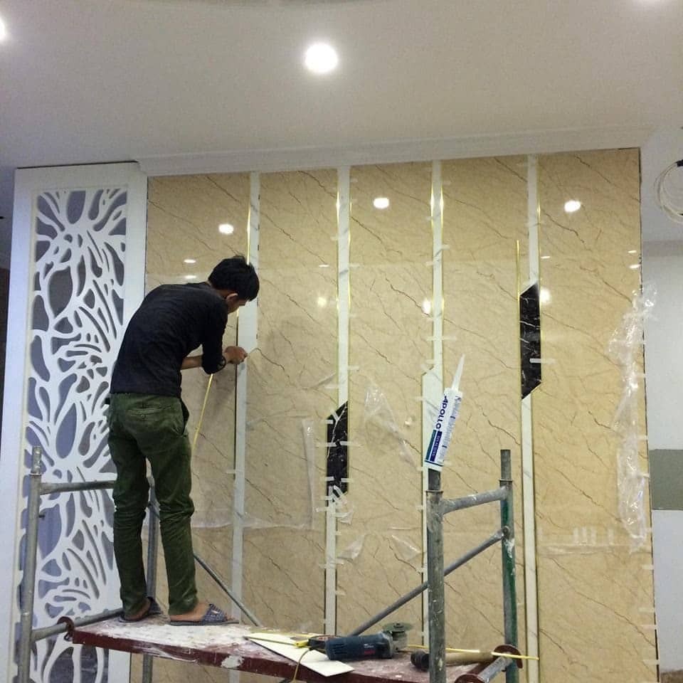 Bang Bao Gia Thi Cong Tam Nhua Op Tuong Chi Tiet