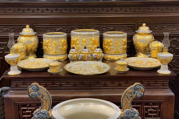 bát hương màu vàng 