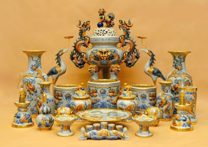 bát hương màu vàng 