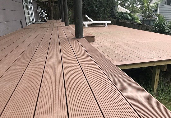 Lam San Go Nhua Composite Ngoai Troi