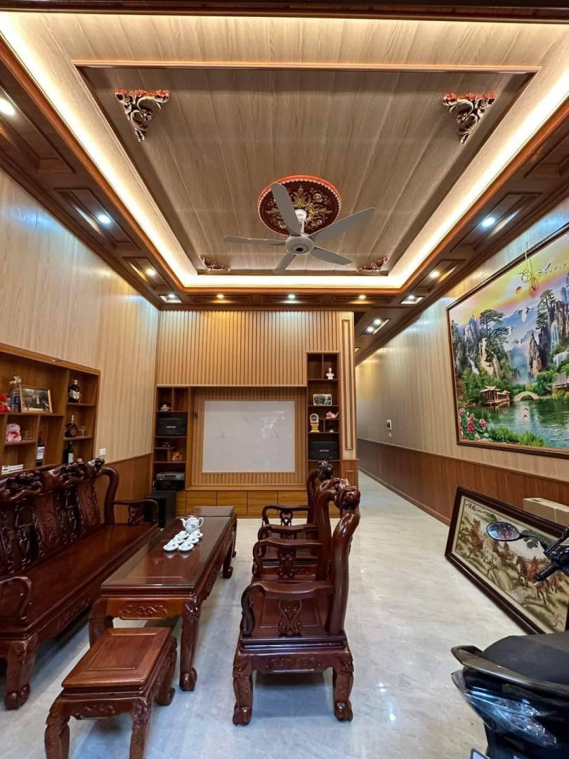 trần nhựa phòng khách 