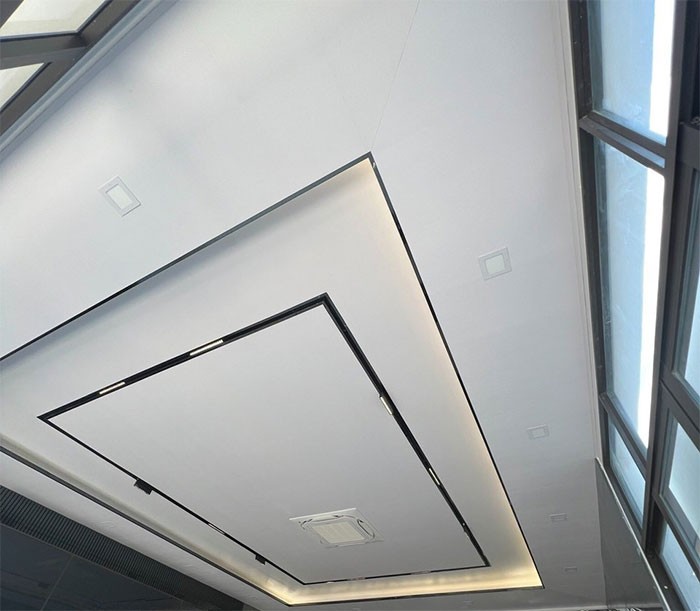 trần nhựa phòng khách 