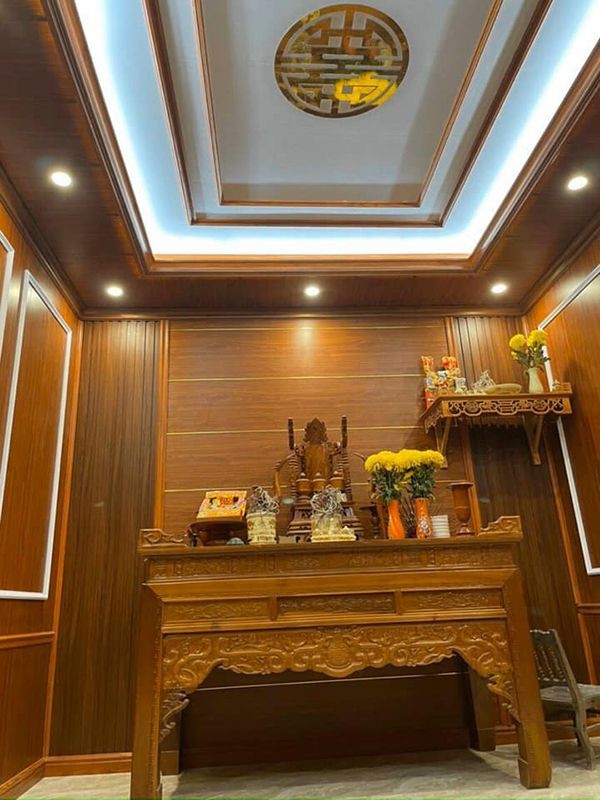 mẫu nhựa ốp phòng thờ vân gỗ 