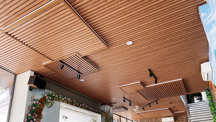 nhựa lam sóng ốp trần 