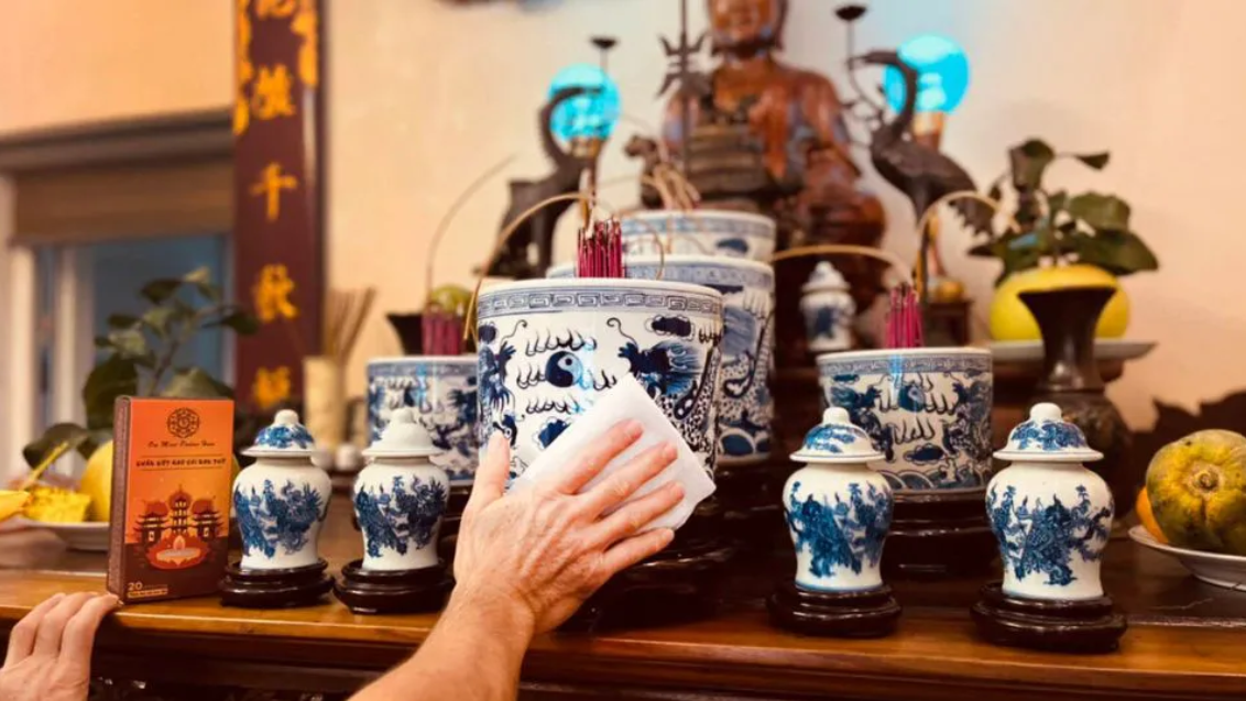 vệ sinh bát hương