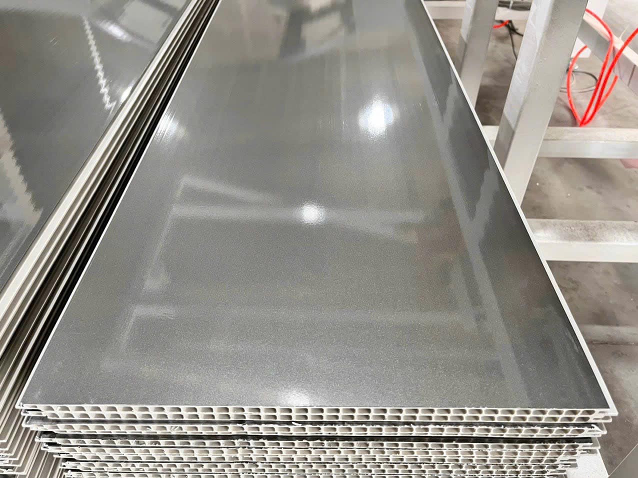 tấm ốp nano tráng gương 