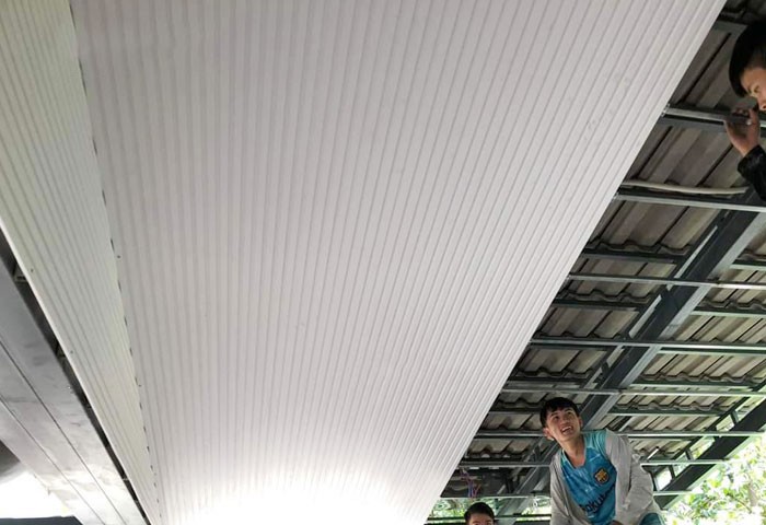 trần nhựa lam sóng 