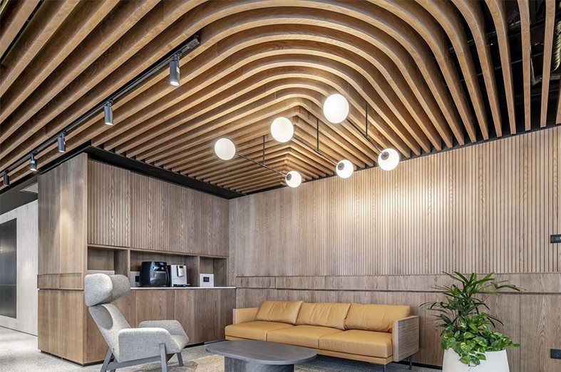 trần nhựa lam sóng 