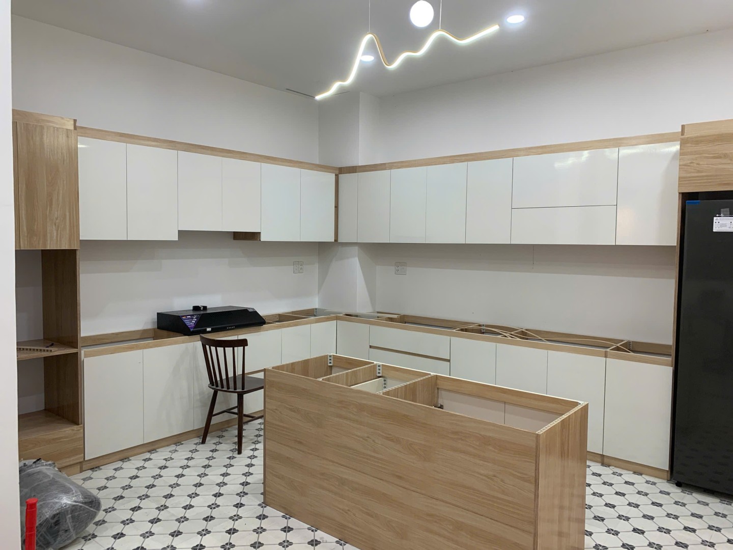 tủ bếp nhựa vân gỗ 