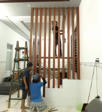 lam nhựa giả gỗ cầu thang 