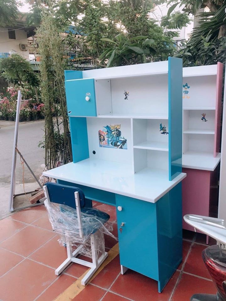 Bàn học nhựa liền giá sách