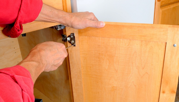 sửa chữa bảo dưỡng tủ bếp nhựa 