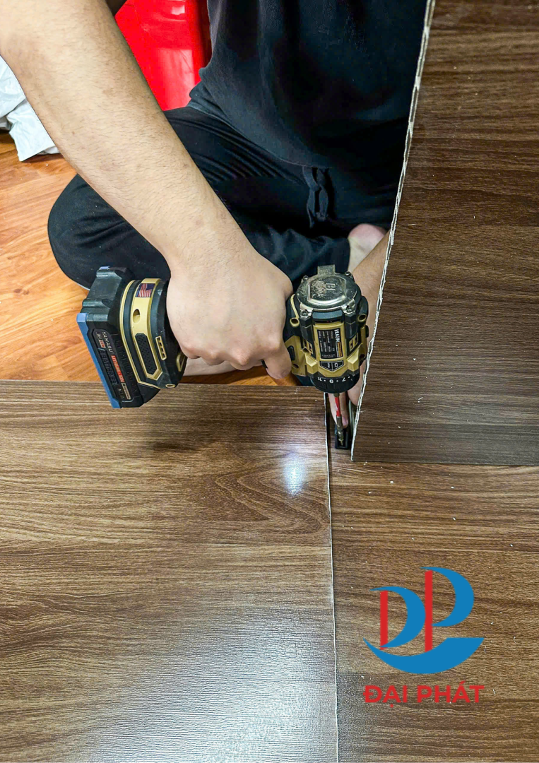 Hạn Chế Trong Thi Công Và Bảo Vệ Bề Mặt Nội Thất Nhựa