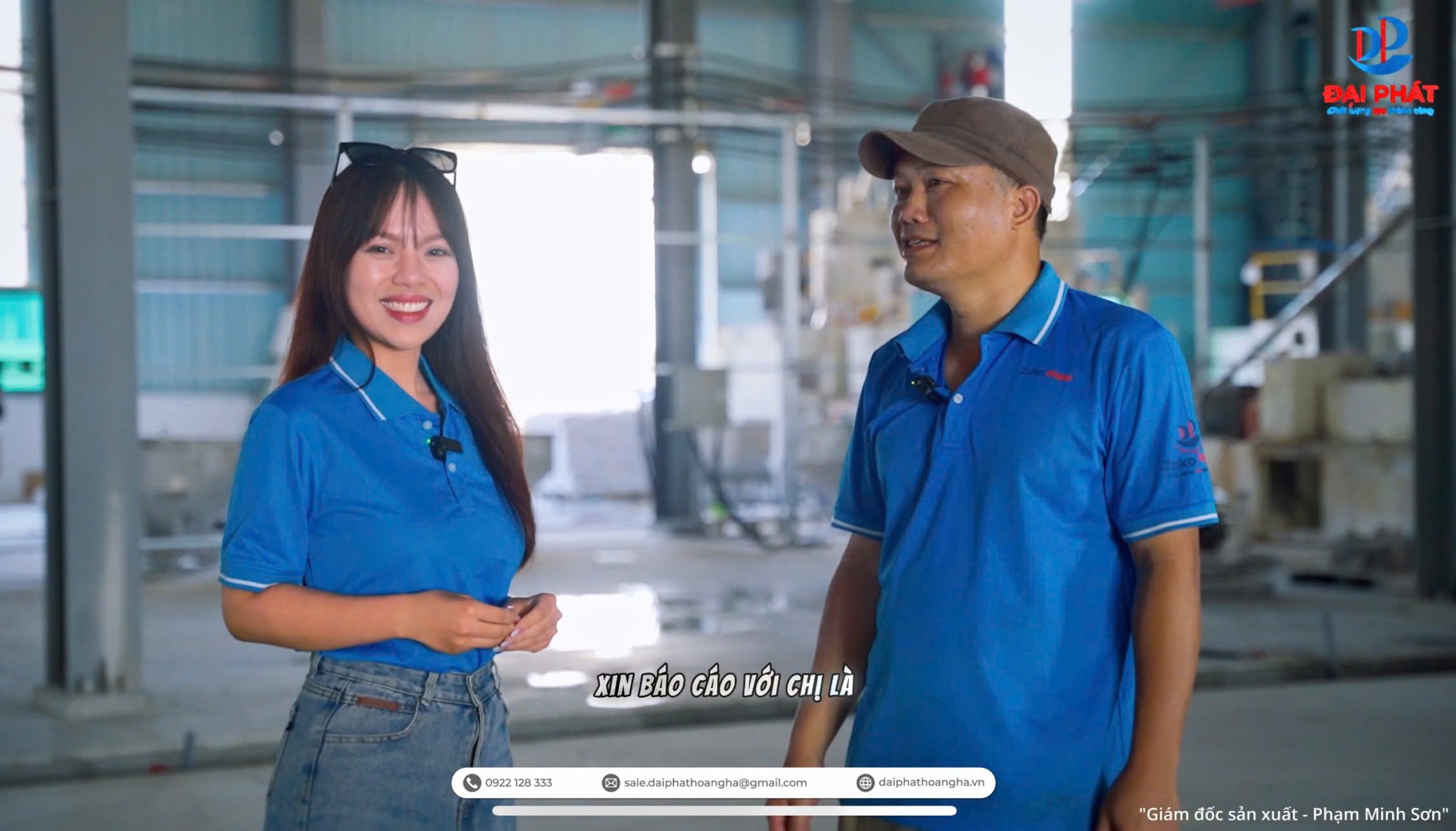 Công nhân và kỹ thuật viên làm việc tại phân xưởng sản xuất tấm nhựa nội thất ZukoPlast