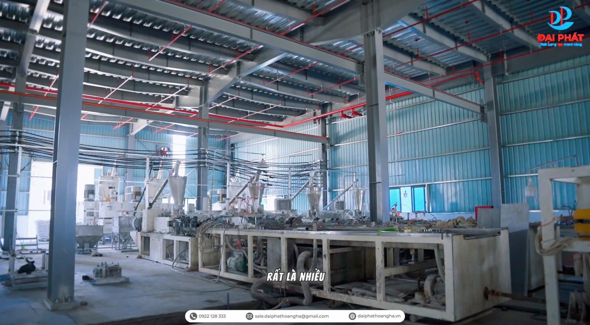 Kho nguyên liệu tấm nhựa nội thất tại nhà máy mới Đại Phát Hoàng Hà