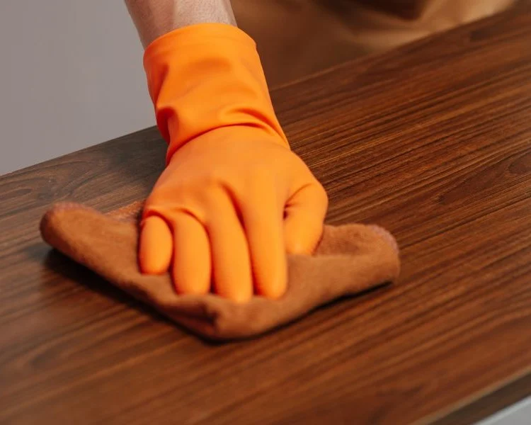 Tẩy Keo Thừa Trên Nội Thất Nhựa