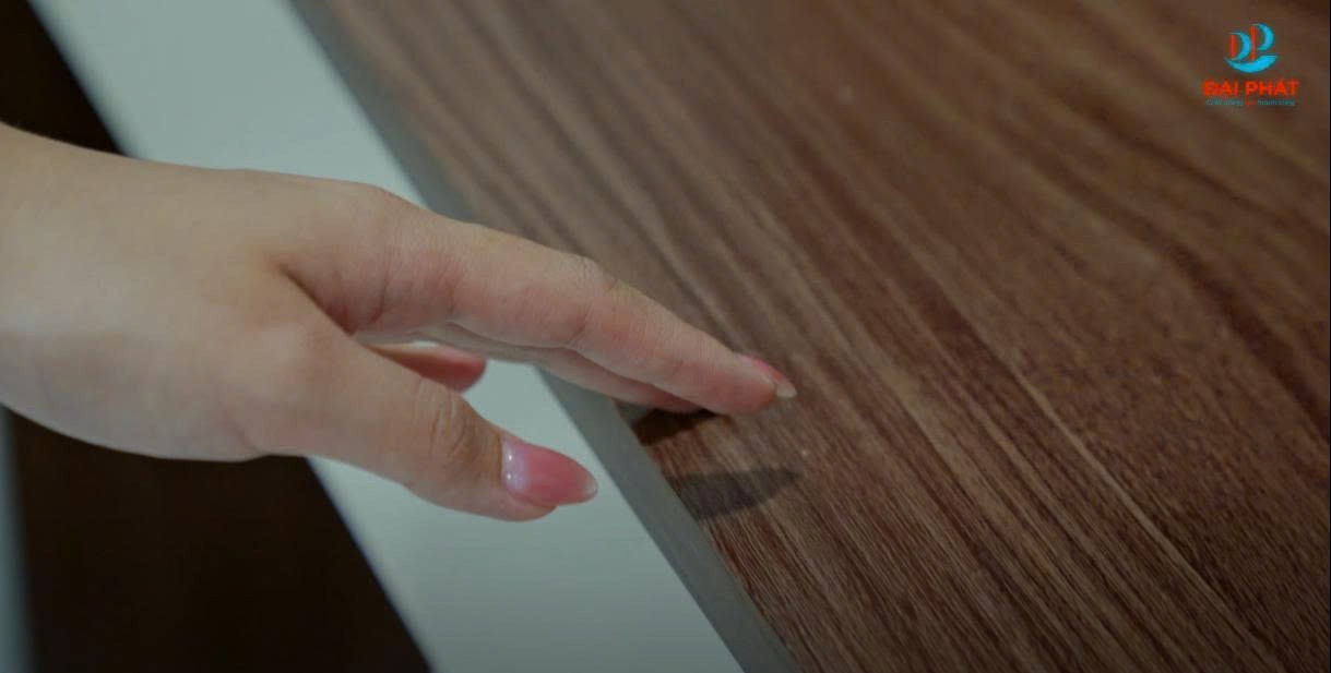 Hạn Chế Trong Thi Công Và Bảo Vệ Bề Mặt Nội Thất Nhựa