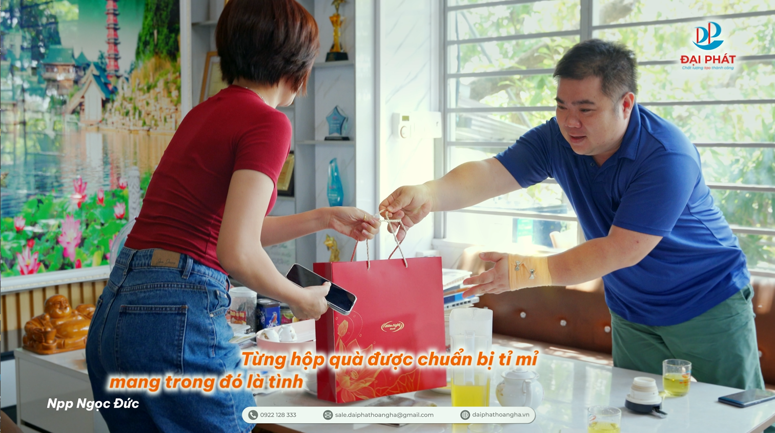 tặng quà đại lý 