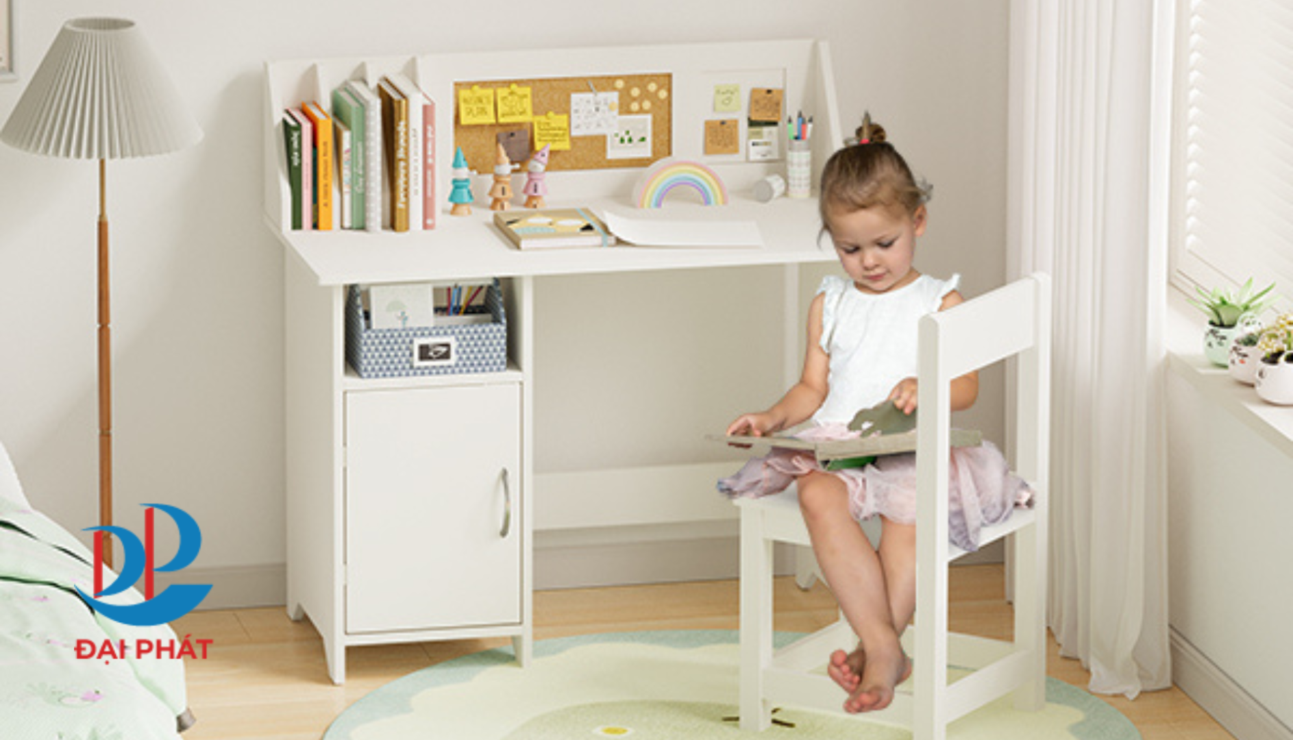 Bàn Học Nhựa Và Những Lưu Ý Khi Chọn Bàn Học Nhựa Cho Bé 2025