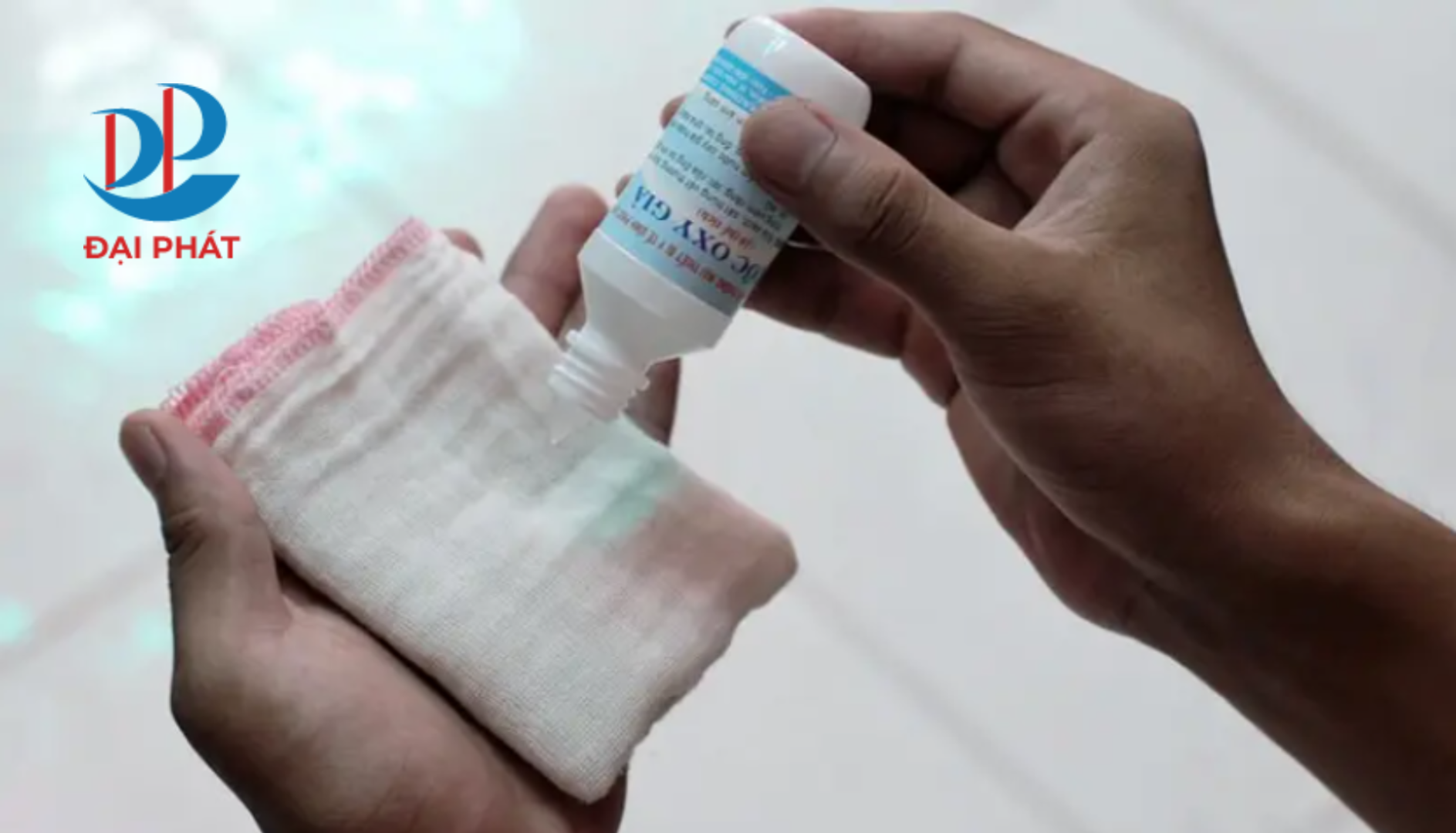 MẸO VỆ SINH BÀN HỌC NHỰA CHO BÉ 2025